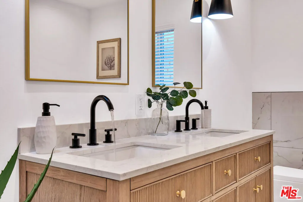 7832 Croydon Avenue, Los Angeles, California 90045 home-pic-15